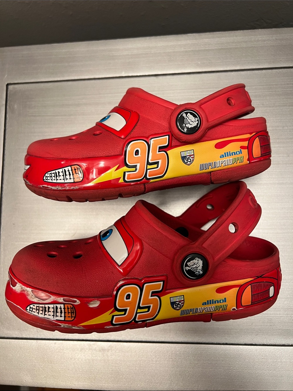 Lightning McQueen Classic Clog Crocs kids size c10. 100% authentic - Picture 14 of 15